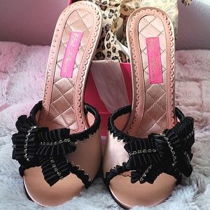 Rare Betsy Johnson brand new vintage style heels